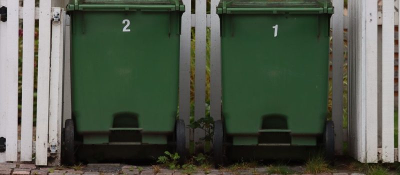 Kosze uliczne i kosze na śmieci zewnętrzne: rodzaje, zastosowania i kryteria wyboru